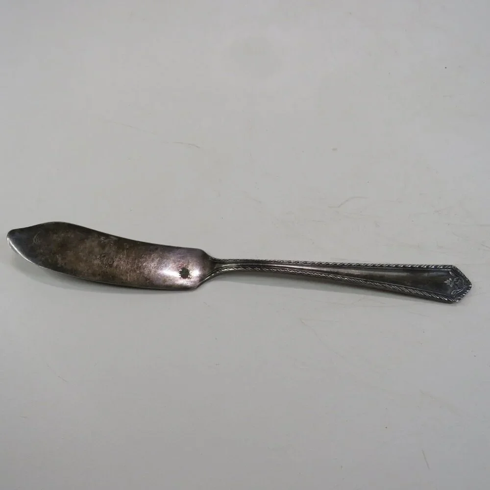 Grosvenor Butter Knife 1921 Oneida AA Silver Plated
